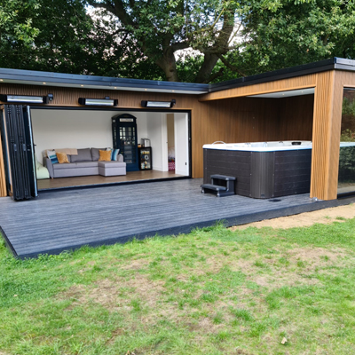 Garden room with sauna and Jacuzzi