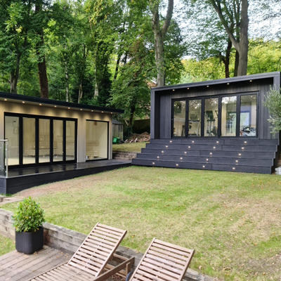 Outdoor sauna and Jacuzzi